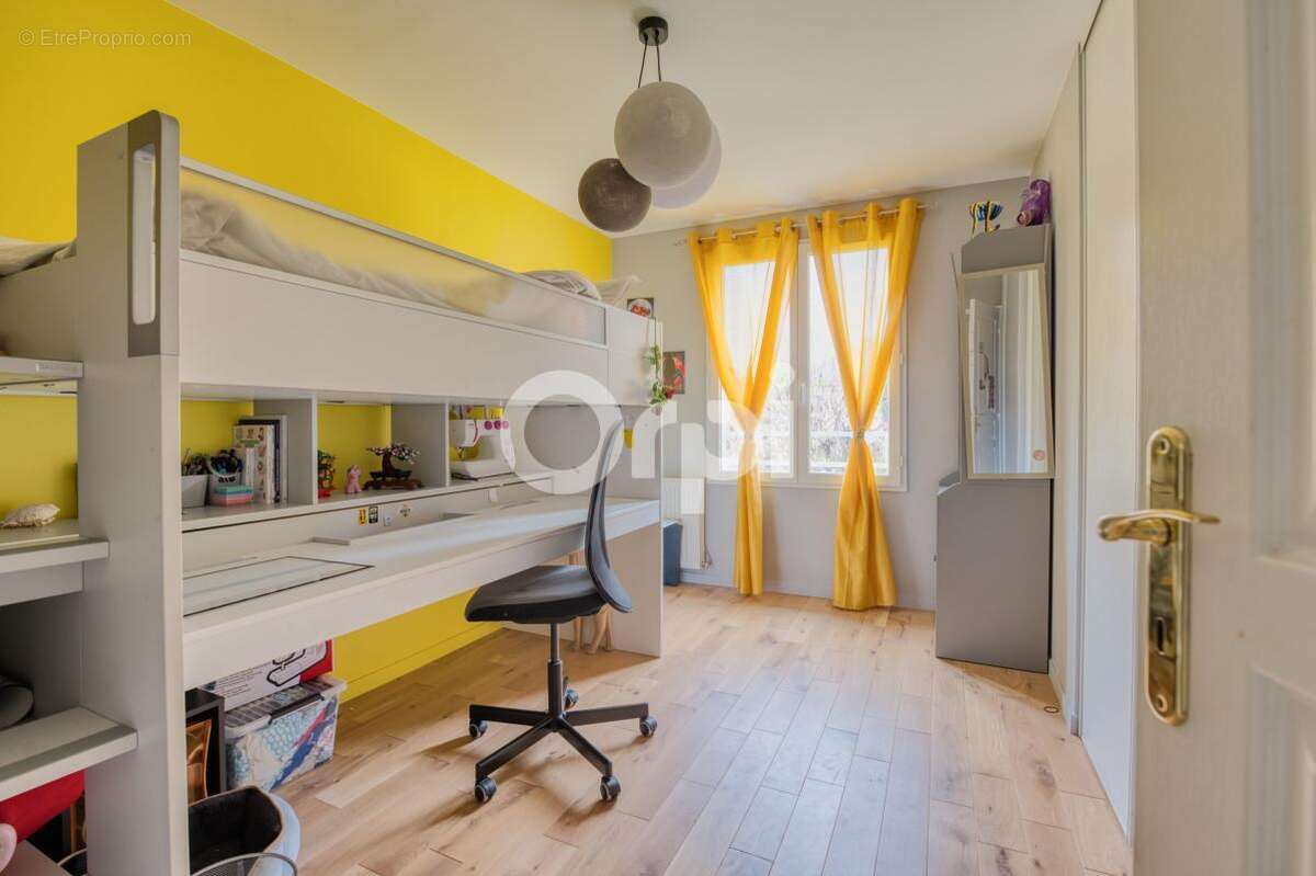 Maison à BUSSY-SAINT-GEORGES