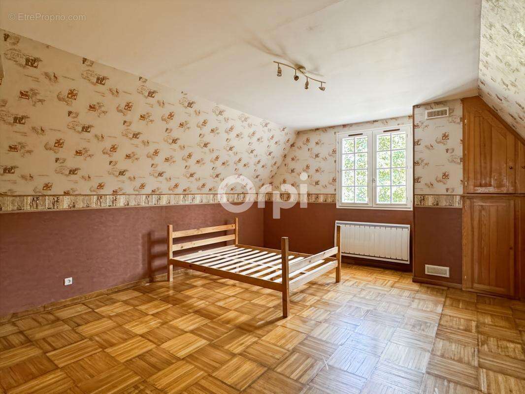 Maison sur sous-sol total avec double carport et garage - photo 11
