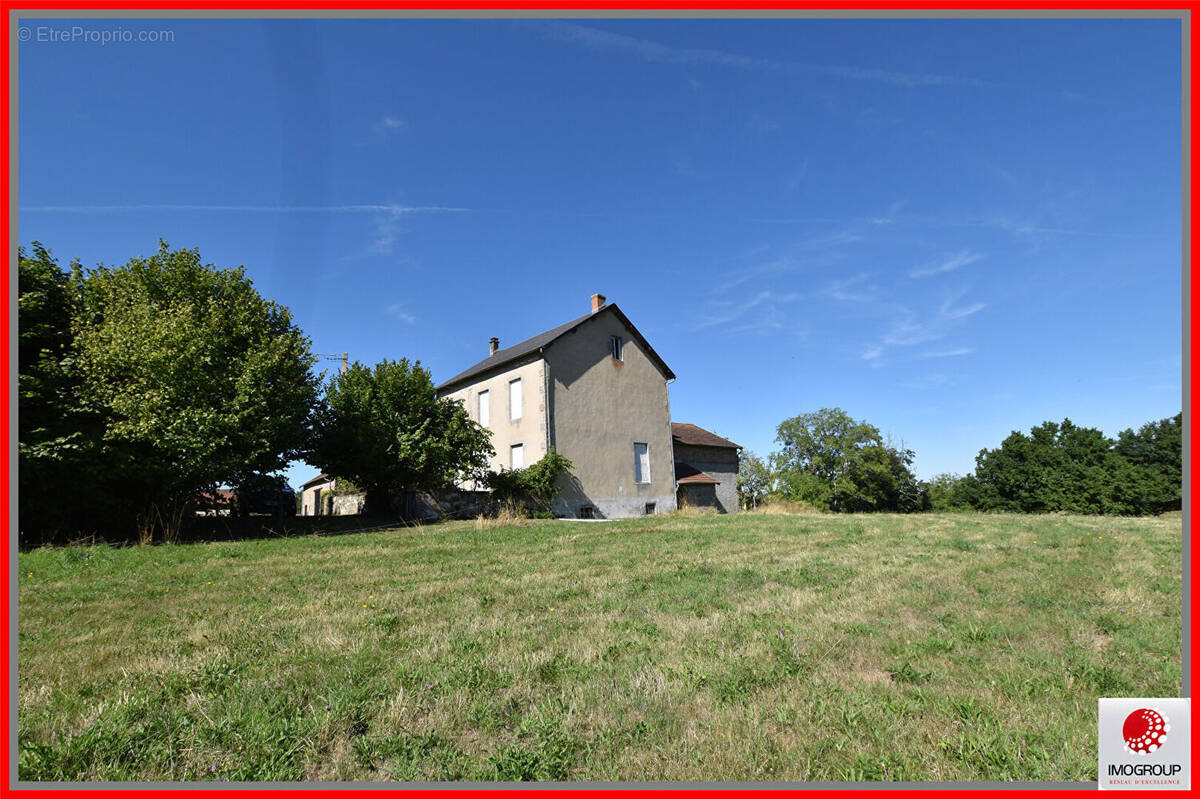 Maison à LE MAYET-DE-MONTAGNE