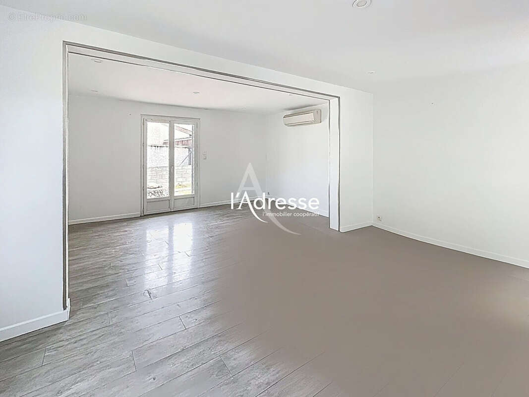 l'Adresse Immobilier - La Salvetat Saint Gilles - Maison T4  de 127 m2 sur un terrain piscinable de 1566m² avec garage - photo 6