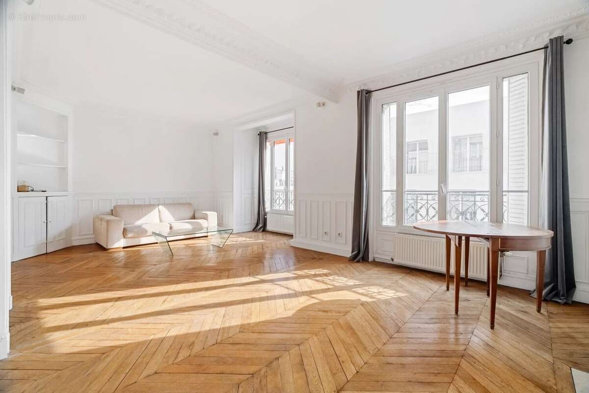 Appartement à PARIS-17E