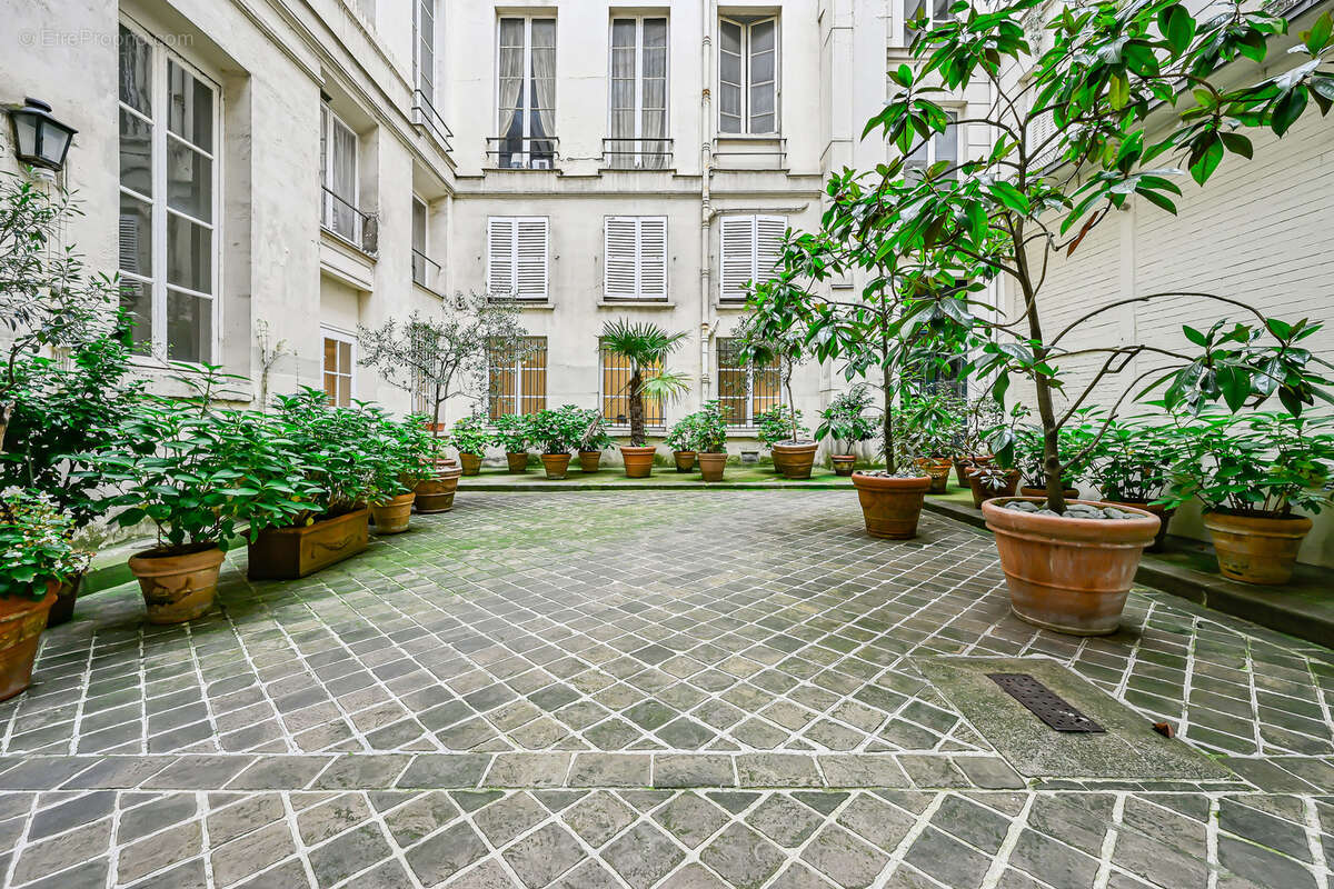 Appartement à PARIS-1E