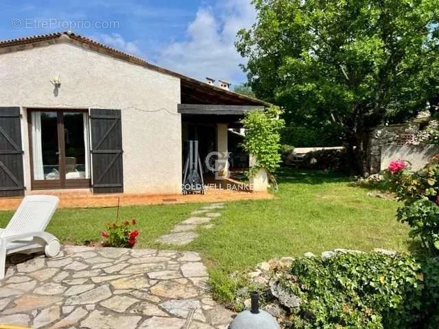 Maison à SAINT-CEZAIRE-SUR-SIAGNE