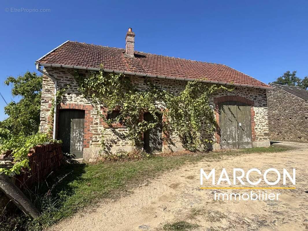 Maison à SAINT-GEORGES-LES-LANDES