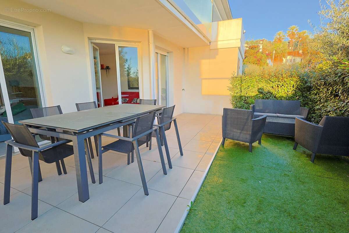 Appartement à VALLAURIS