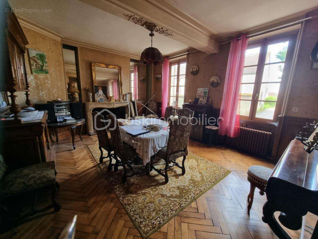 Maison à GUERCHY