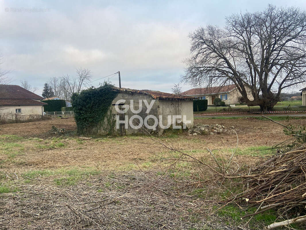 Terrain à SAULT-DE-NAVAILLES