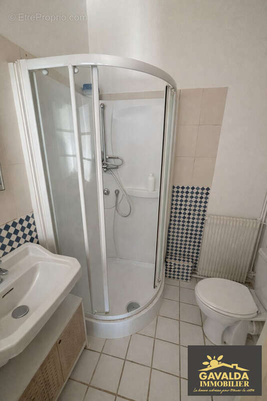 T2 2ème gauche : Salle d'eau - Appartement à PERPIGNAN