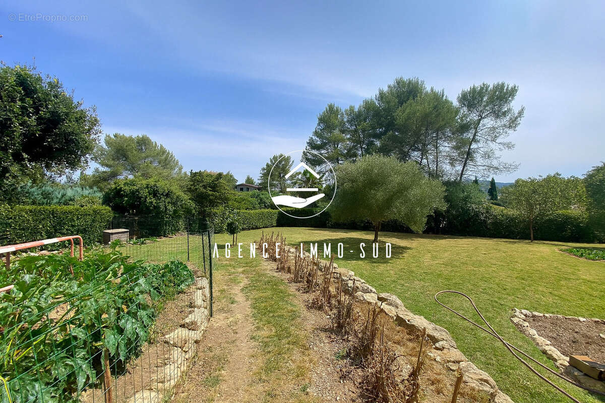 Maison à BAGNOLS-EN-FORET
