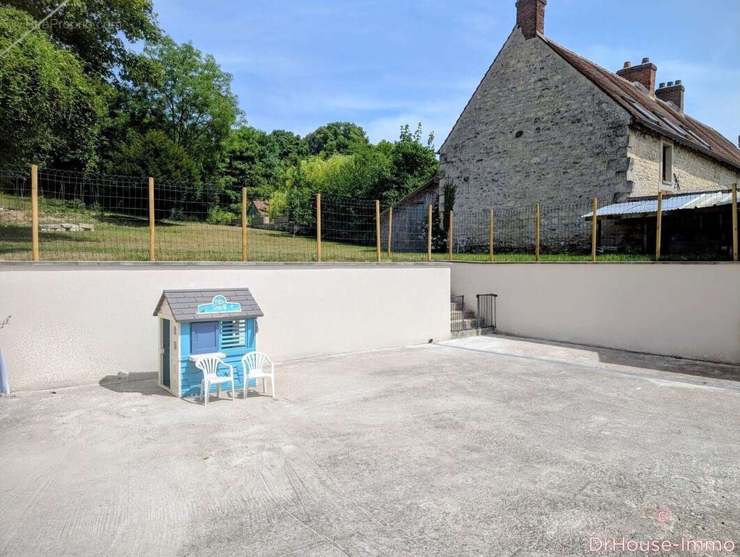 Maison à NESLES-LA-VALLEE