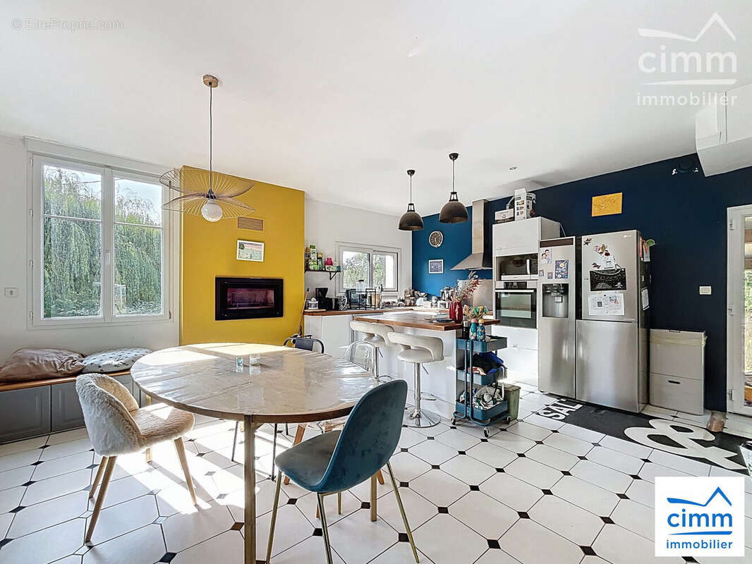 Maison 145 m² à Saint-Gilles  - photo 2