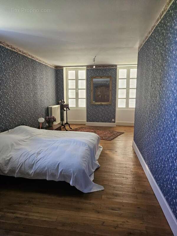 Maison à MOULINS-ENGILBERT