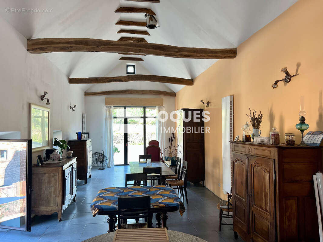 Maison à usage d'habitation avec dépendances, cour et jardin - photo 6