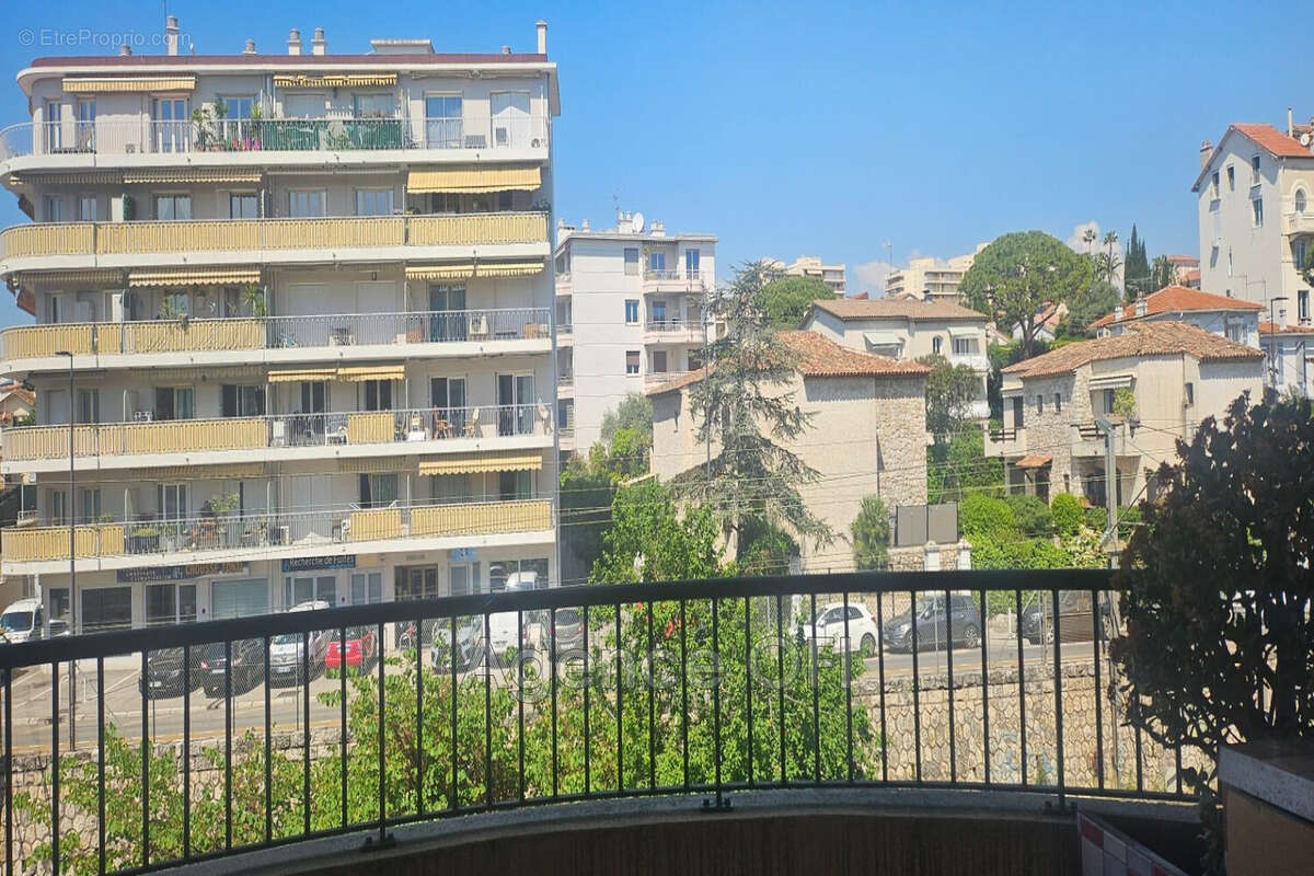 Appartement 85 m² à Antibes  - photo 2