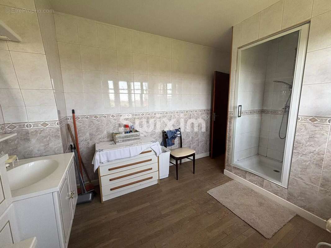 Maison à MENADES