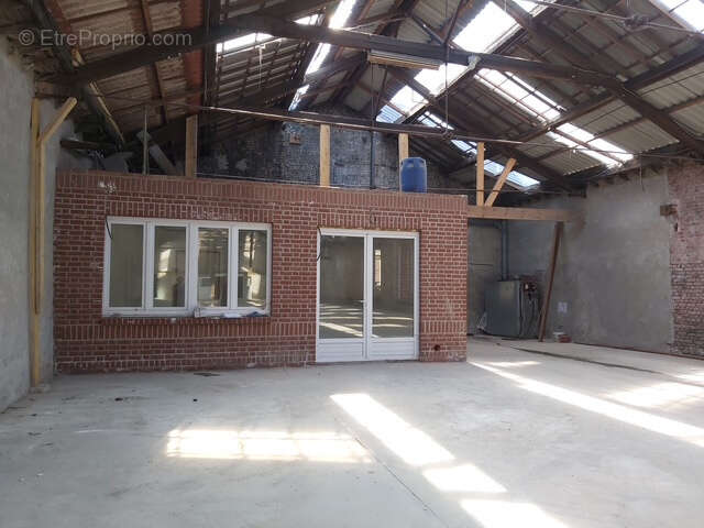 Entrepôt 600m2 avec bureaux - photo 2