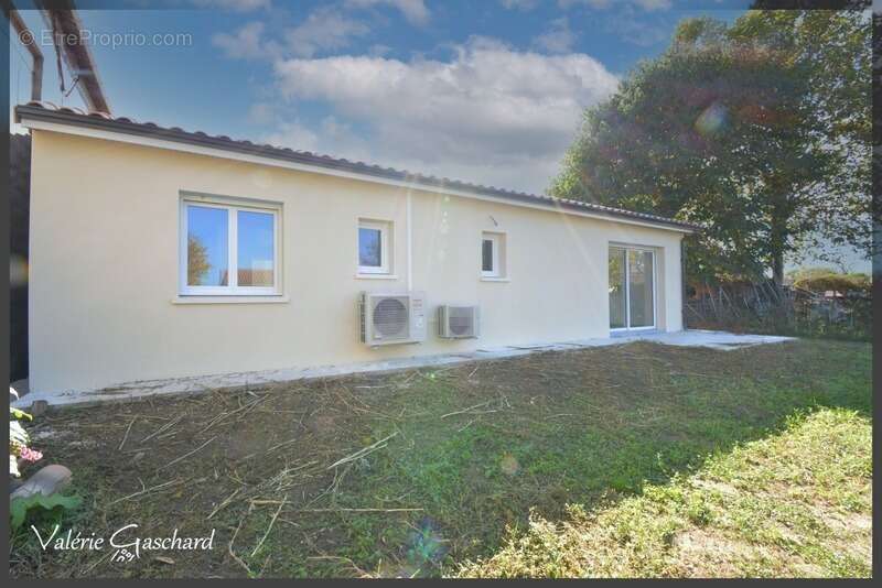 Maison à SAINT-MEDARD-DE-GUIZIERES