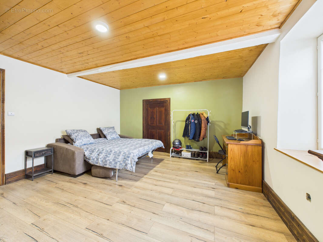 Maison à SAINT-BARTHELEMY-LESTRA