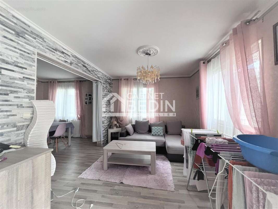 Maison à VILLEGOUGE