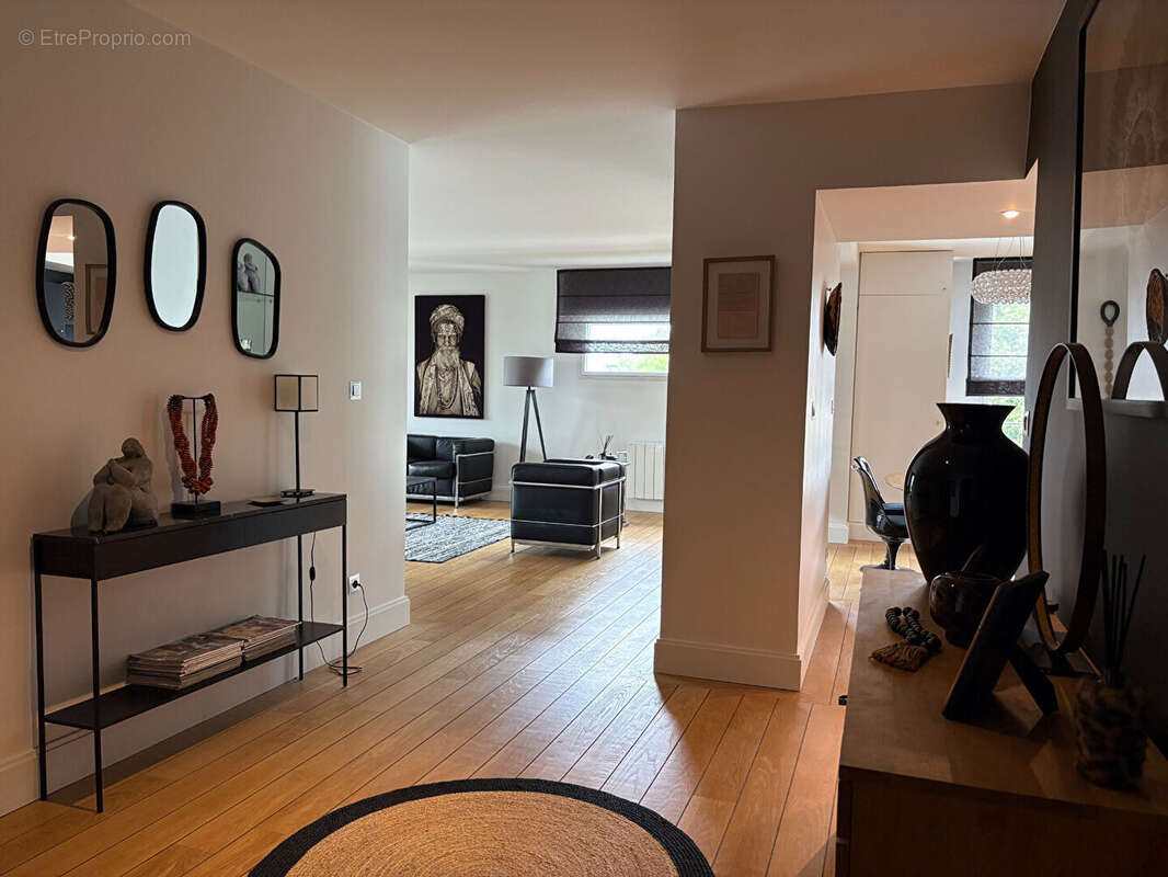 Appartement T4 de standing de 116 m² avec terrasse et double garage - photo 3