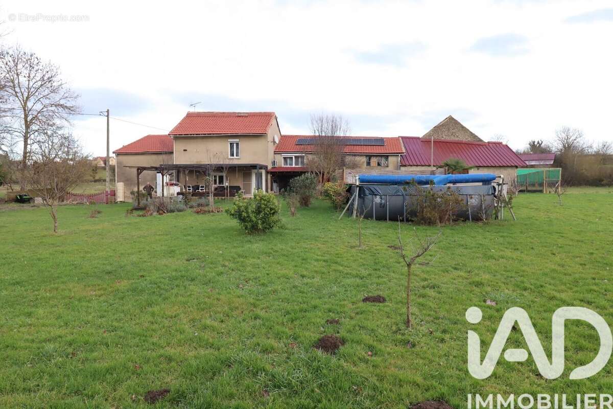 Maison 195 m² à Monteignet-Sur-L'andelot  - photo 2