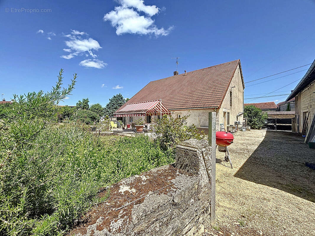 Maison à FRAIGNOT-ET-VESVROTTE