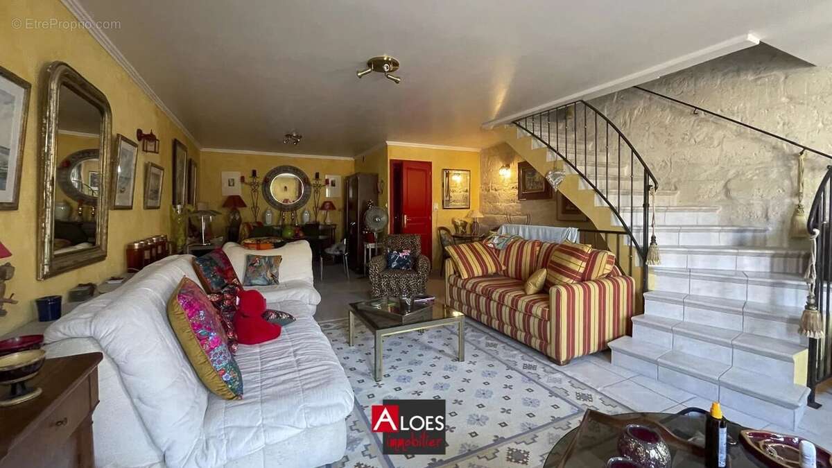 Maison Aigues-Mortes intra-muros 4 pièces - photo 3