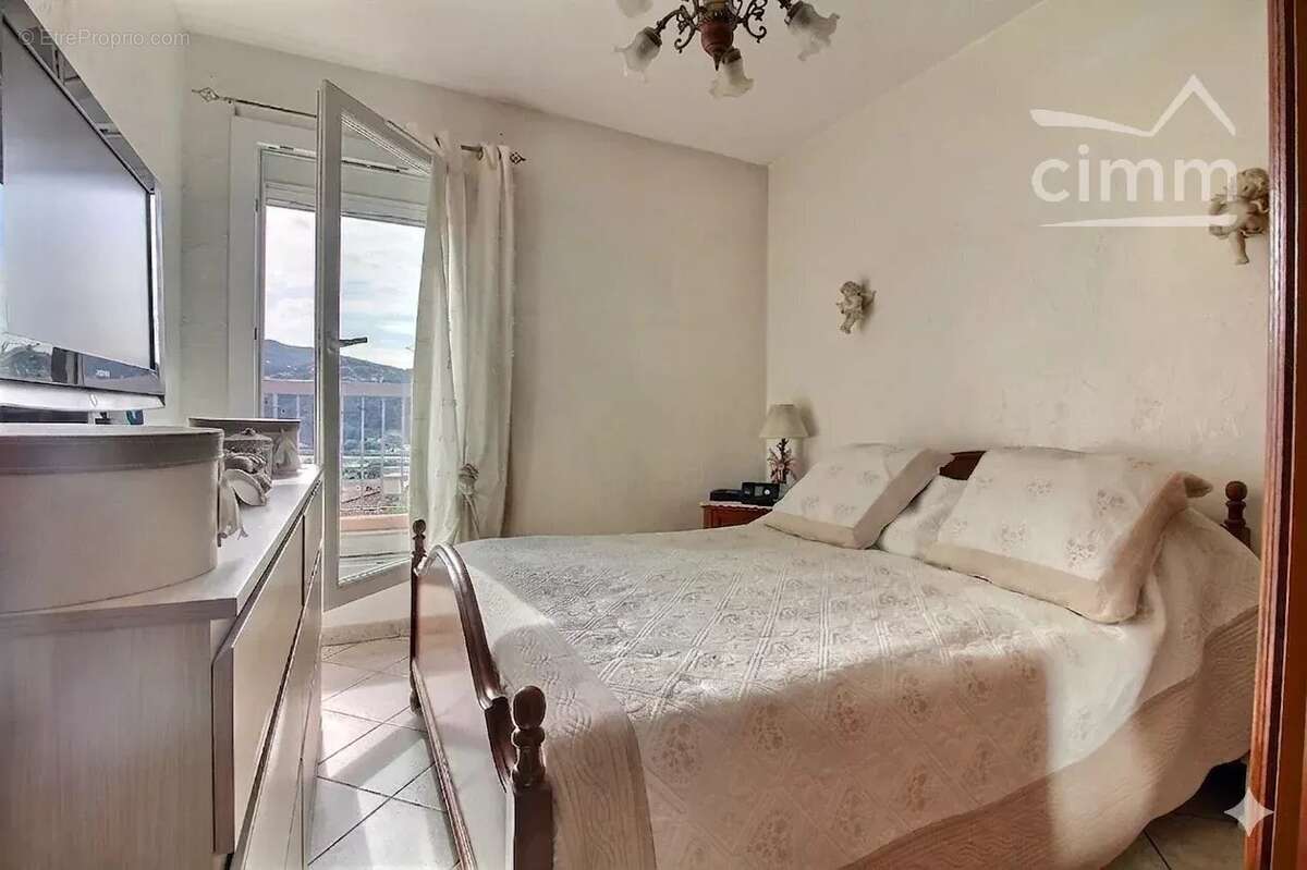 Appartement à CARROS