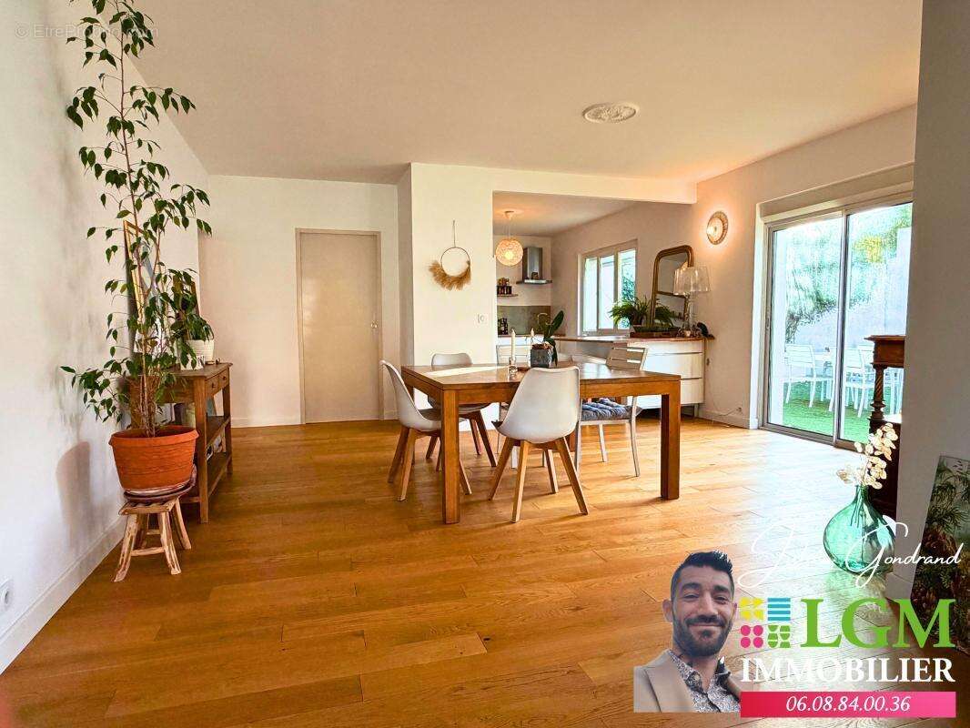 Le Crès - Maison rénovée de 160 m² avec piscine, jardin et potentiel locatif - photo 3