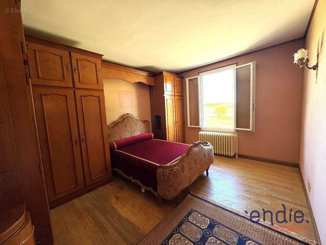 Maison à SAINT-PIERRE-LE-MOUTIER