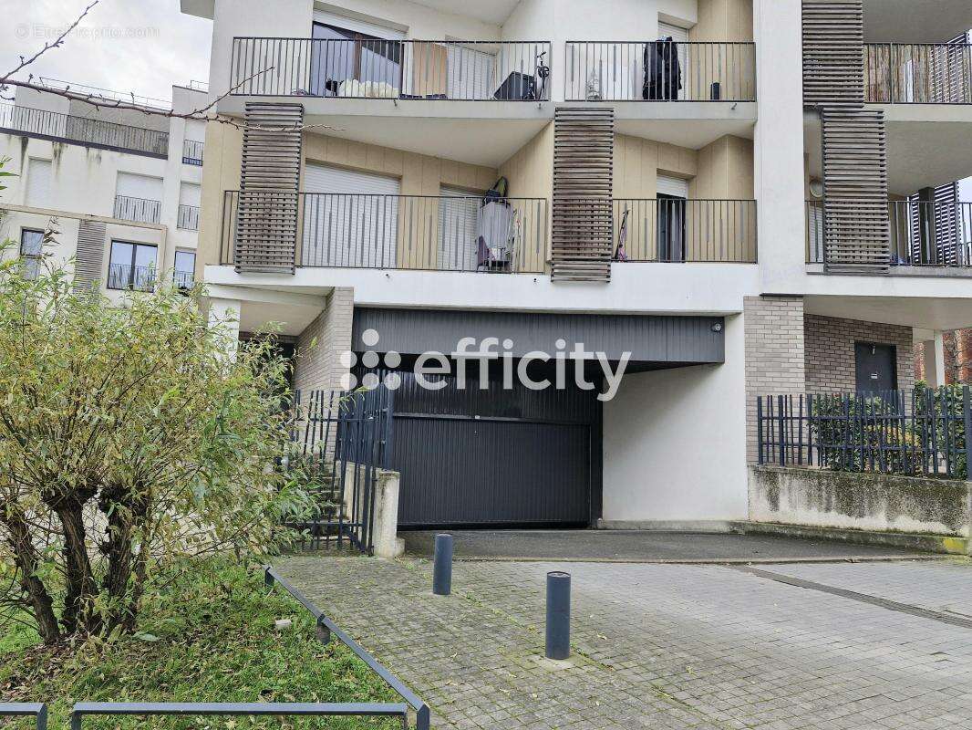Parking à LES PAVILLONS-SOUS-BOIS