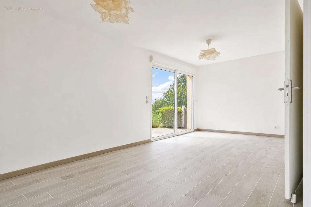 Urgent!! maison de 15 pièces, 344 m²,  partie louée à Peyrière - photo 4