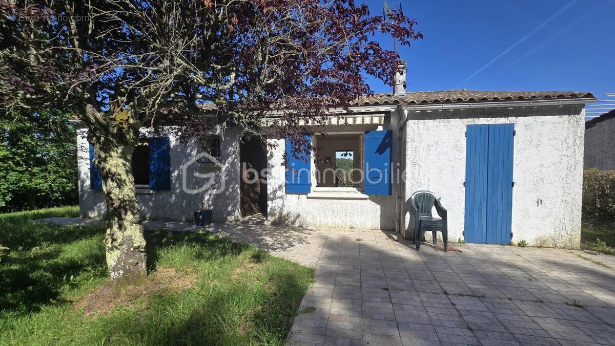 Maison à MONTENDRE