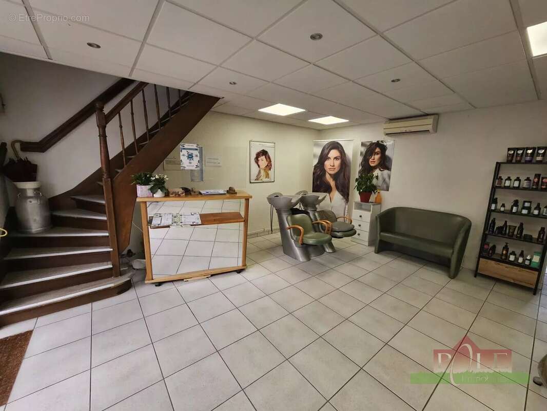 Commerce à EYZIN-PINET