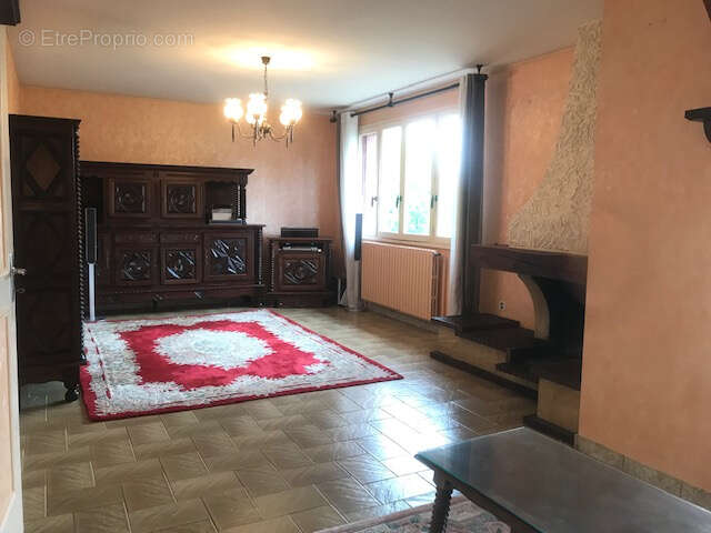 Maison à CASTELNAU-MONTRATIER