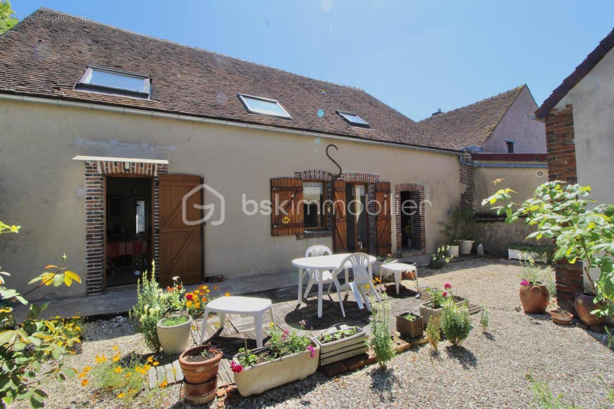 Maison à VILLENEUVE-SUR-YONNE