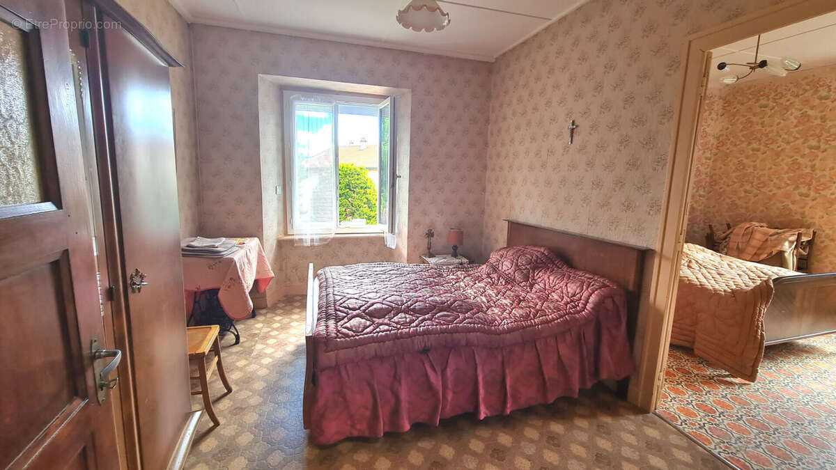 Corps de ferme traditionnel en Pierre Saint Pal De Mons 8 pièces 220 m2 - photo 5