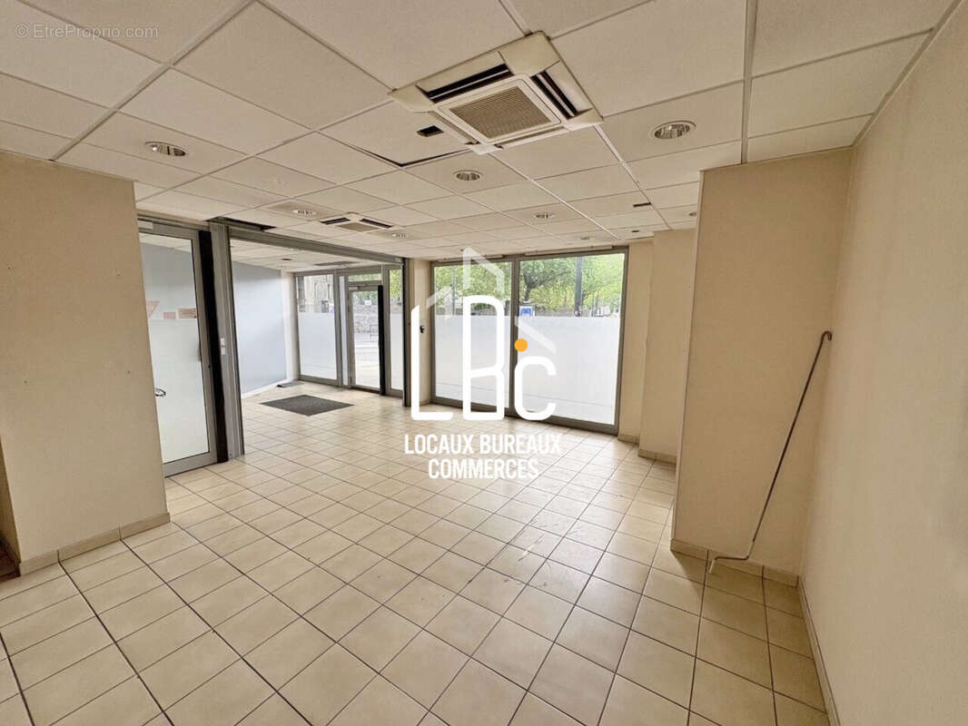 Commerce 225 m² à Nantes  - photo 8