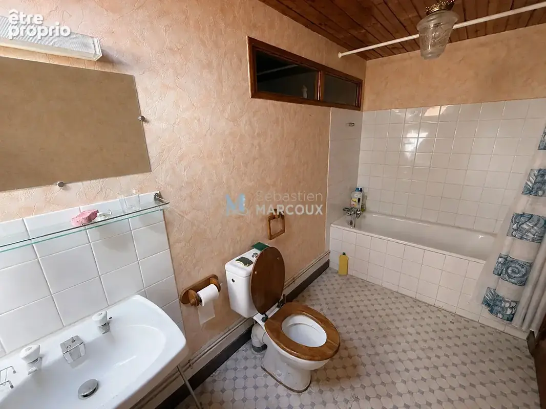 Montbrison (Moingt) Villa  F5  (96.55 m2 hab) + sous sol + combles aménagés, avec beau potentiel - photo 13