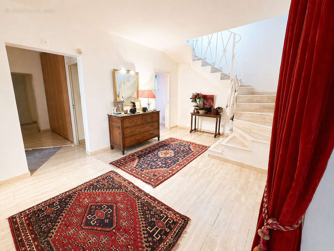 Maison à SAINT-CLEMENT-DE-RIVIERE