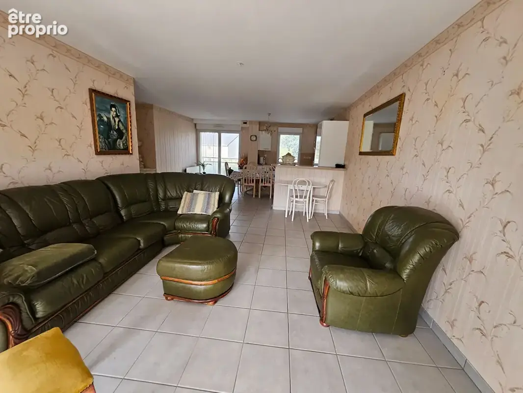 LANVALLAY  BOURG:  Grand appartement  Lumineux  avec grand balcon dans residence avec ascenseur et garage - photo 7