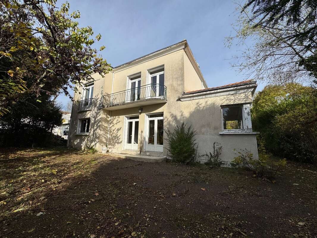 Maison à BLANZAC-PORCHERESSE