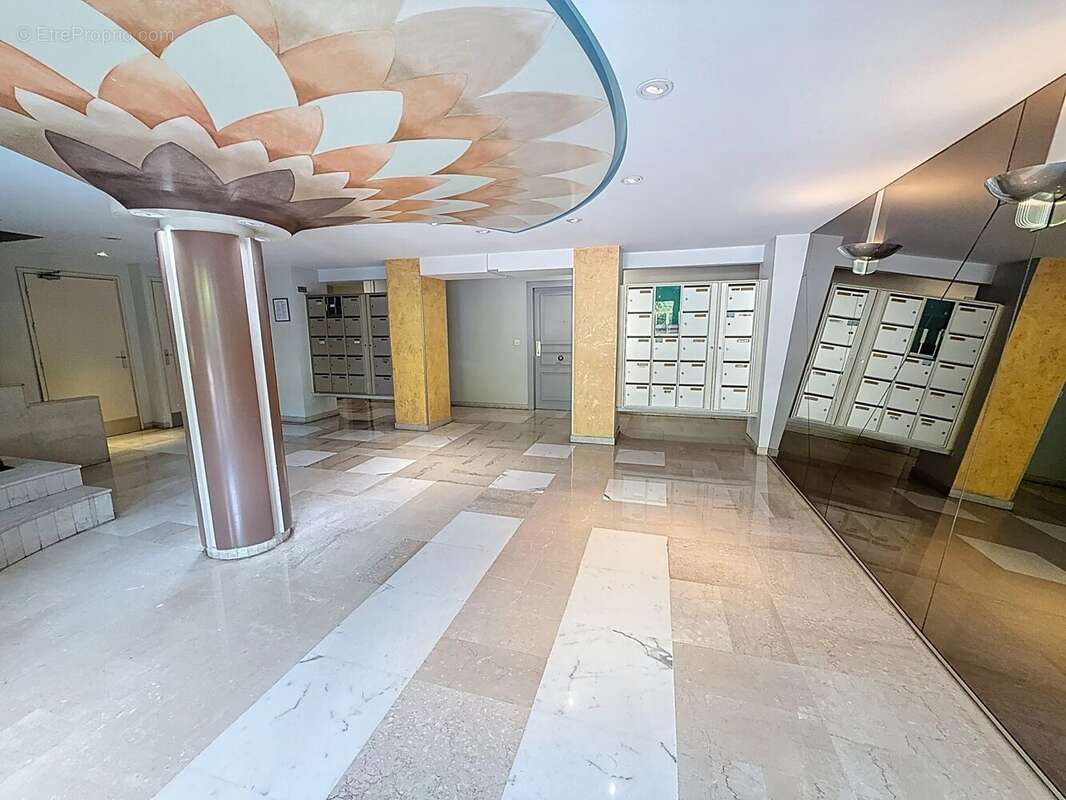 Cannes plages du midi residence avec piscine : 2 pieces rdj + garage - photo 10