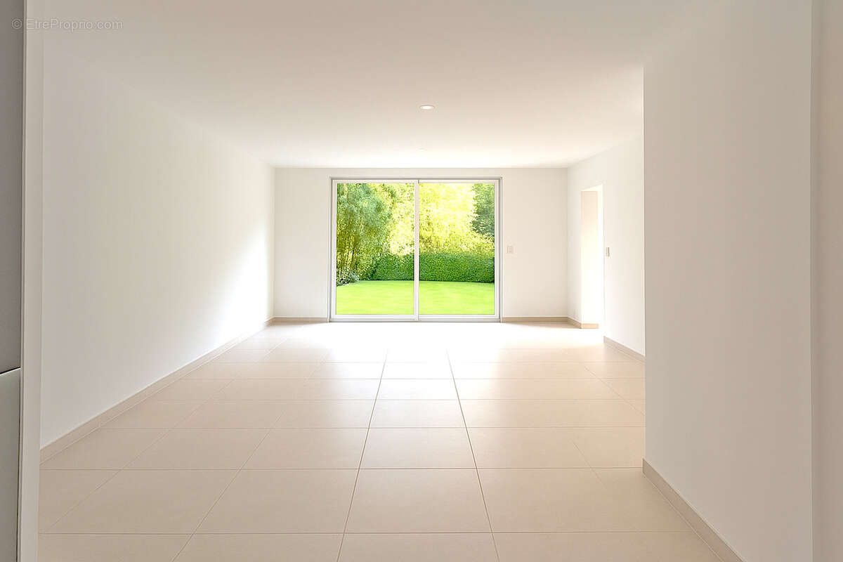 Appartement à MOUANS-SARTOUX