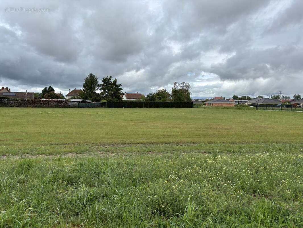 Terrain à SAINT-POURCAIN-SUR-SIOULE