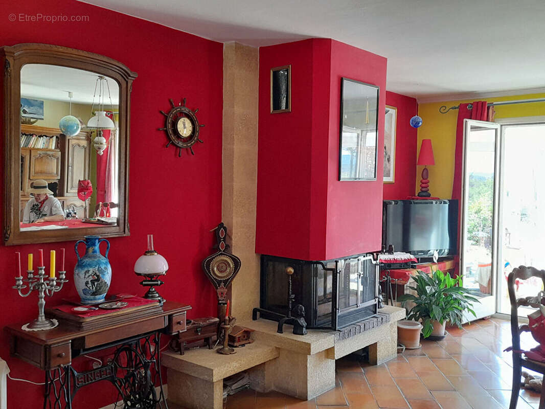 Maison à ENTRECASTEAUX