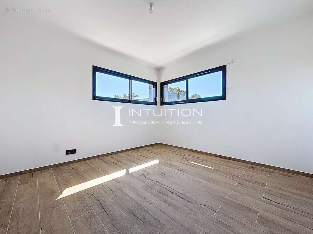 Maison à MOUGINS