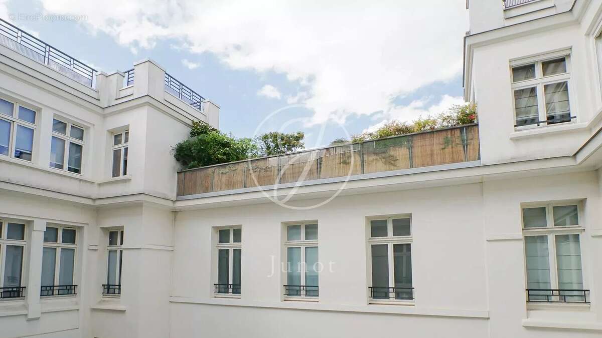 Appartement à PARIS-7E