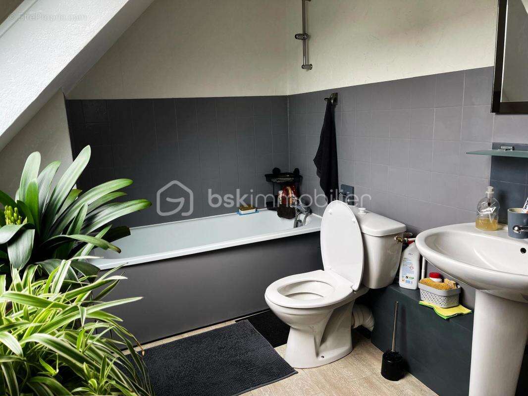 Maison à LONGPERRIER