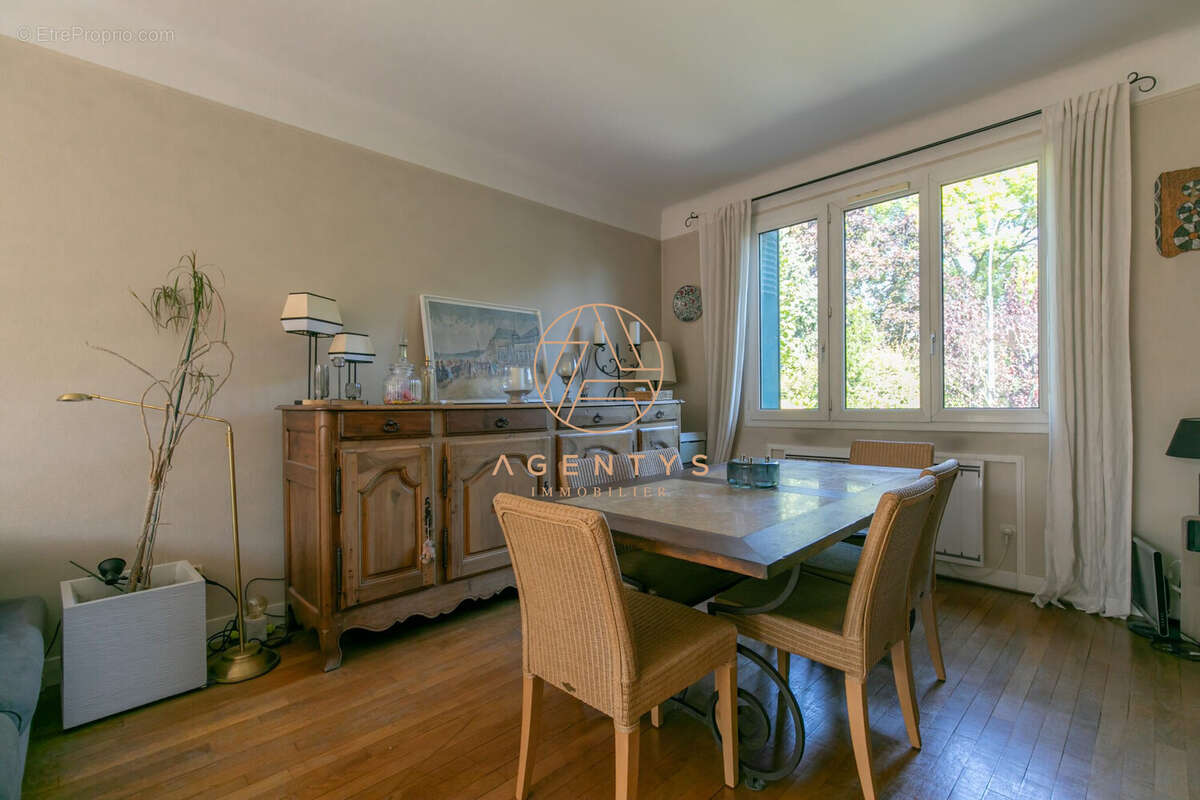 Maison à SAINT-MAUR-DES-FOSSES